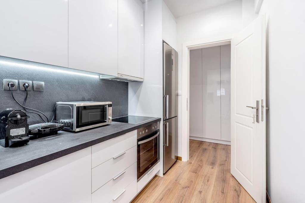 Modernised Athenian Apartment /W 2Br & 2Ba المظهر الخارجي الصورة